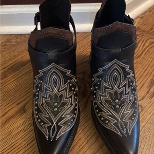 Durango Black Brown Embroidered Western Ankle Booties size 8